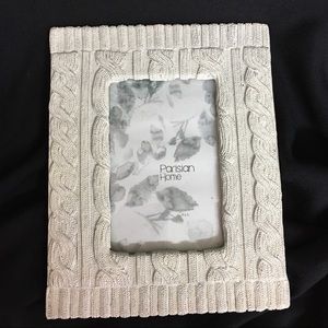 Parisian Home Off White 4x6 picture frame.